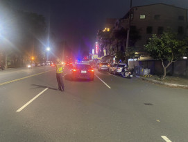 小客車機車事故5人送醫 警到場處置
