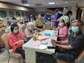 佳里榮家邀中藥行手作天然防蚊包 住民長輩超療癒