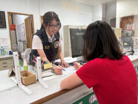 臺南移民官謝采吟機警處置 守護民眾安全