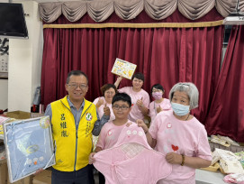 安平愛心義賣湧人潮　呂維胤認購嬰兒用品助弱勢