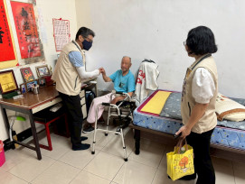 臺南榮服處訪慰榮民眷 推廣數位關懷照護