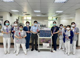 母親節暨護理師節前 胸腔病院康乃馨傳遞祝福與醫療溫度