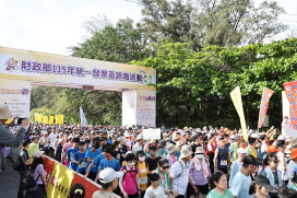 統一發票盃路跑臺南場開跑 萬人響應雲端發票做公益