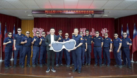 烈日執勤免怕！岡山警友處貼心送太陽眼鏡做最暖後盾