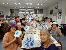 白河榮家樂齡手作扇子葉拓：住民感受拓印幸福時光