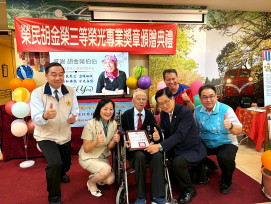 退輔會主委視導新竹榮家肯定智慧照護　頒授榮光獎章表彰胡金榮大愛