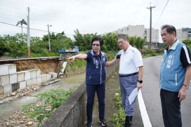 視察湖口波羅汶溪護岸崩塌　竹縣長楊文科：投入千萬全力災後復原