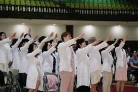 輔英科大保健營養系舉辦加袍典禮　勉勵學子肩負健康守護使命