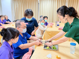 佳里榮家×高榮高齡醫學中心合辦香氛時光機 以五感懷舊照護失智住民