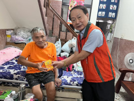屏東榮服處防颱不忘溫馨關懷 訪視榮民眷及早預防