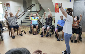 網紅教練葉嘉淇至彰化榮家 帶領養護長輩健康活力律動