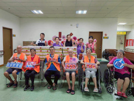 屏東榮家感謝嚴德發主委致贈當季芒果 暖心關懷住民長輩