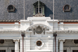 解密台中州廳「動物系」建築密碼！從「貓道」到「老虎窗」窺見百年空間設計巧思