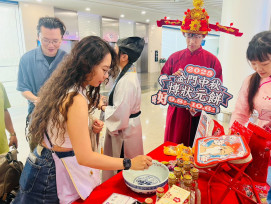 金門博餅快閃烈嶼習山湖公園！浯島傳統民俗邀遊客同樂體驗