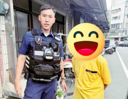 高齡老翁外出體力不支無力返家　竹市警二分局主動護送老翁上車平安返家