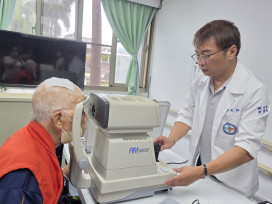 彰化榮家免費驗光配鏡巡迴到宅服務  守護長輩視力健康