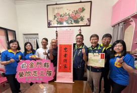 金門榮服處致贈書法將軍墨寶 祝賀模範父親榮民