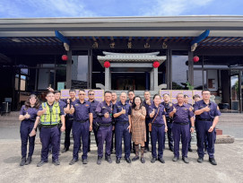 普渡不只拜拜更要助人　湖內分局攜手呂山普世廟化身愛心大使送暖