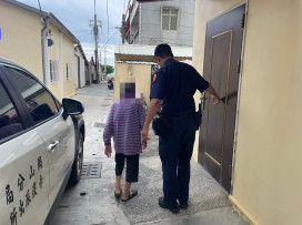 岡山暖警沿街問路啟動「」最強鄉親GPS」秒認出阿嬤送回溫暖家