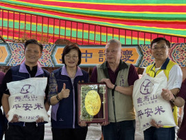 龜馬山紫皇天乙真慶宮捐贈萬斤白米　攜手新北市社會局守護弱勢家庭