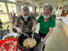 屏東榮家炸出幸福好滋味！長輩共享古早年糕香