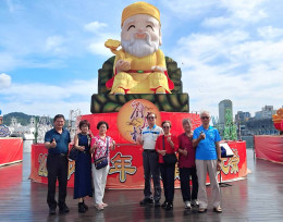 金大劉燈鐘與劉氏宗親會應邀觀禮鷄籠中元祭活動 