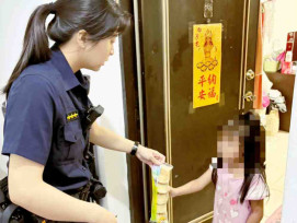 伸出援手、照顧需求　竹警人民保母陪伴深夜外出找媽媽的小女孩平安返家