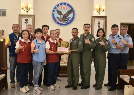 屏東金同會中秋前拜會六聯隊 感謝國軍協助後送疏運辛勞