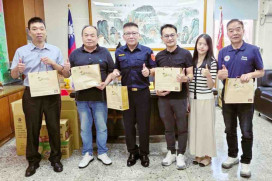 中秋前夕送暖祝福　全國公務人員協會慰問竹市警二分局第一線員警辛勞