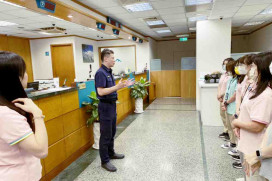 提升防詐警覺、強化反詐觀念　竹市警東門所長前進金融機構宣導反詐騙