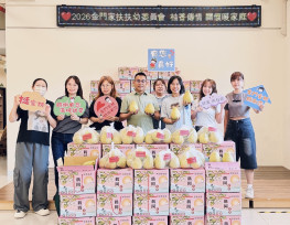 金門家扶扶委會中秋贈柚 212份祝福送扶助家庭
