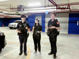 排除危險、平安脫困　竹市警細心協助鑽進車輛底下受困幼貓脫離危險