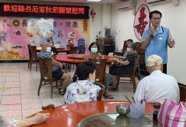 金門中秋送暖 李廣榮率社會處慰問老人身障機構住民