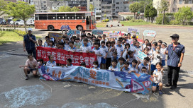 大車開進青草湖國小　竹市監理站震撼上演內輪差與「視」界危機