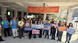 中秋愛心到位！湖內分局攜手三龍同心、和平慈善聯手送暖210戶
