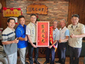 陸官校友陳建龍獲模範老人與長青楷模！謝浚豪處長登門致敬