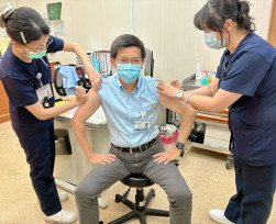 流感新冠疫苗10/1開打！胸腔病院推「左流右新」享最高1350健康幣