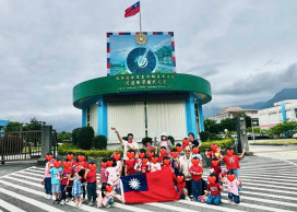 升旗典禮迎國慶好熱鬧 幼兒遊行獻最萌祝福