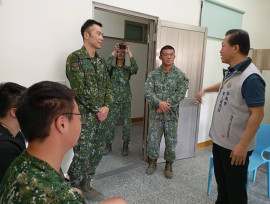 陸軍士兵車禍受傷 台南軍人服務站前往慰問