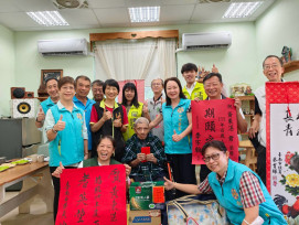 重陽敬老溫馨送暖 白河區長親臨家區祝賀百歲黃伯伯
