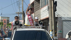民進黨臺南市長候選人陳亭妃南區祈福車隊掃街　主張串聯文化觀光打造深度旅遊城市