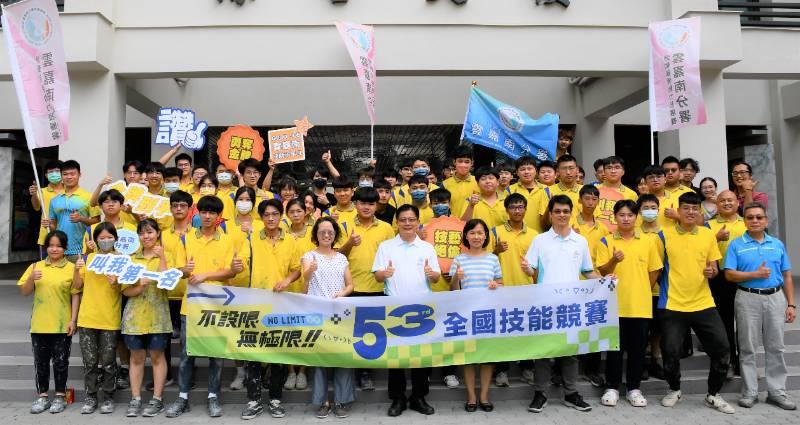 全國技能競賽南分署授旗 帥氣粉刷男選手張雨巃力拚國手