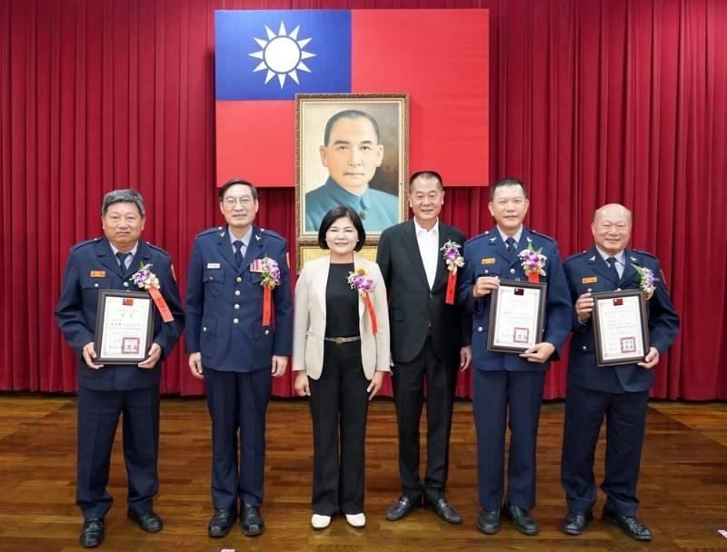 歡慶警察節　雲縣長表揚績優警民力