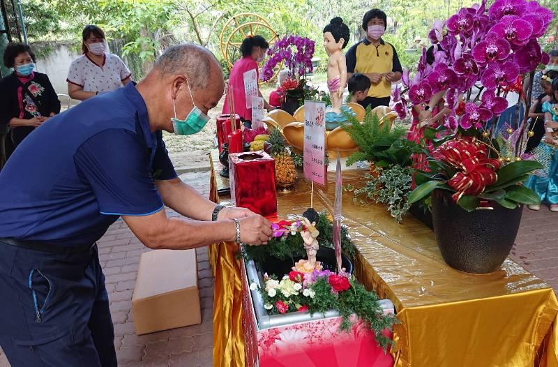 佛光山福國寺雲水浴佛 佳里榮家長輩同霑佛法