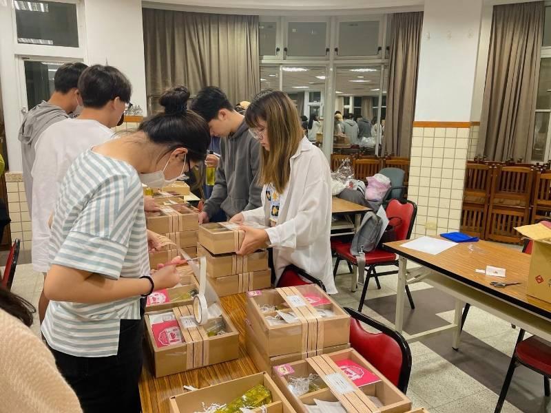 嘉藥餐旅系慶畢業挺公益 童心餐盒贈慢飛天使