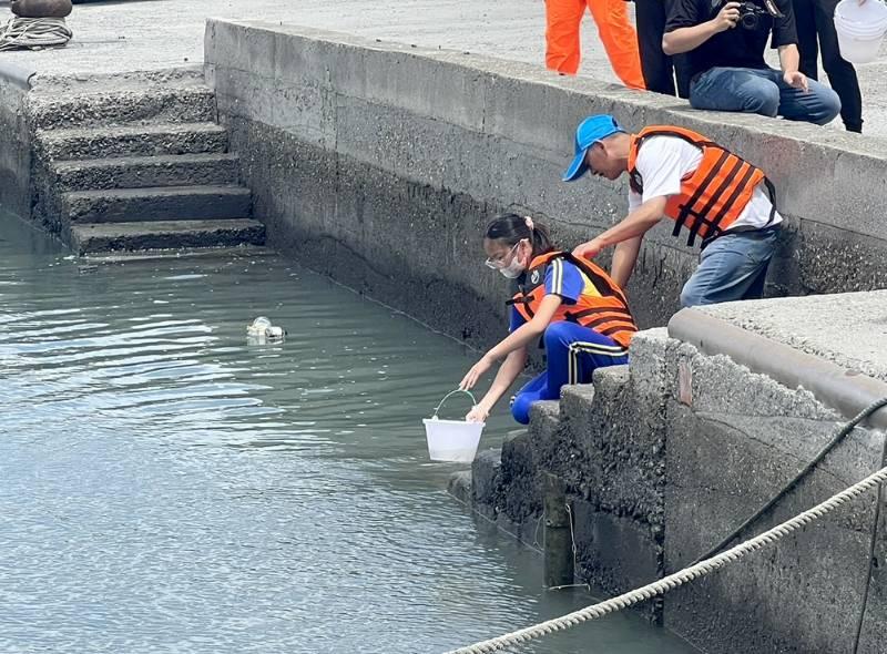 護育海洋生態提高漁民收益　台塑攜手雲林區漁會放流魚苗