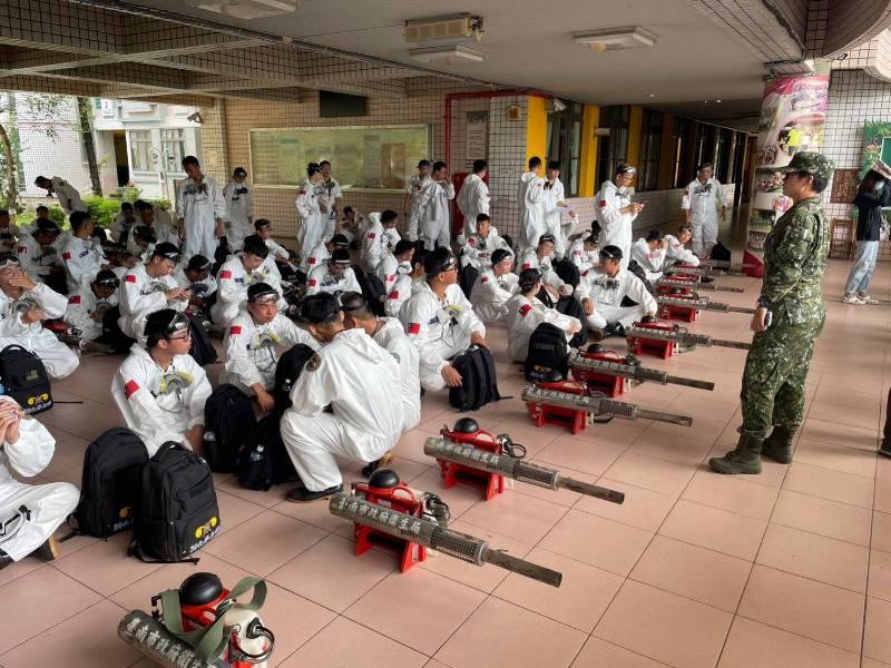 面臨陣雨嚴峻挑戰，市府團隊同力協契抗登革，呼籲市民速速打摒為自己!