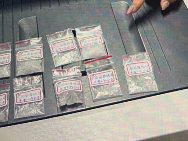 女歡喜聊天胡亂停車 包內起獲安毒8包送辦