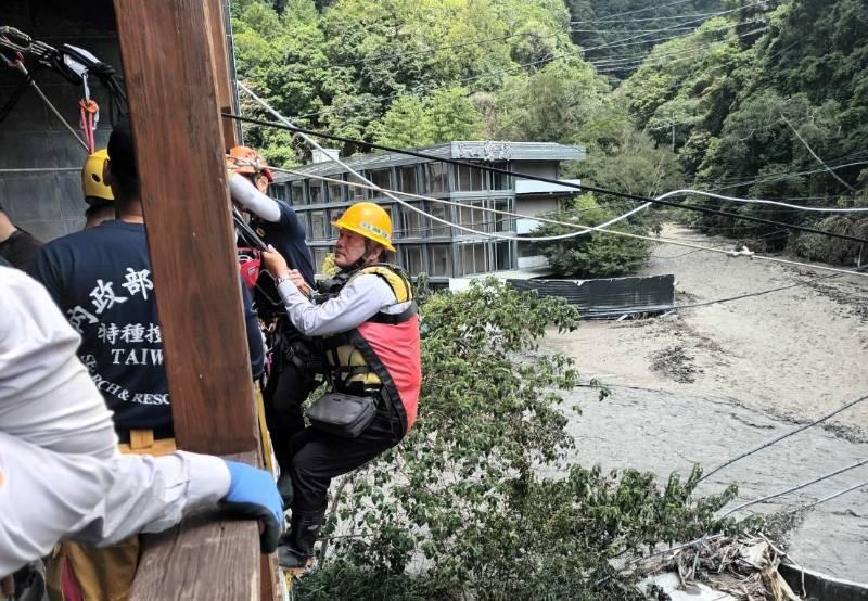 台電同仁犧牲88父親節假期 全力搶修復電