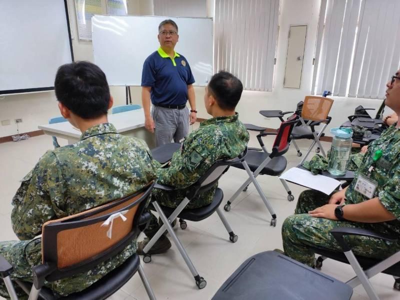 宜蘭榮服處前進國軍營區 辦屆退官兵權益說明